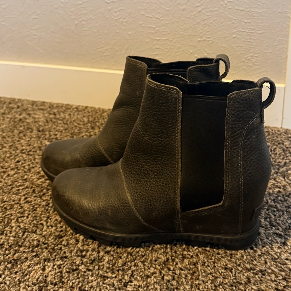 Woman’s Sorel Leather Ankle Boots